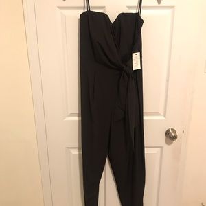 Sleeveless pantsuit